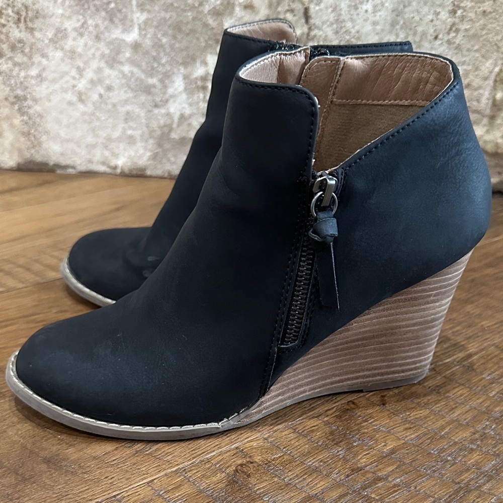 Report Black Ankle Booties with Tan Wedge - Picture 3 of 6